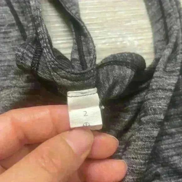 Lululemon tank top size 2 - Picture 4 of 4